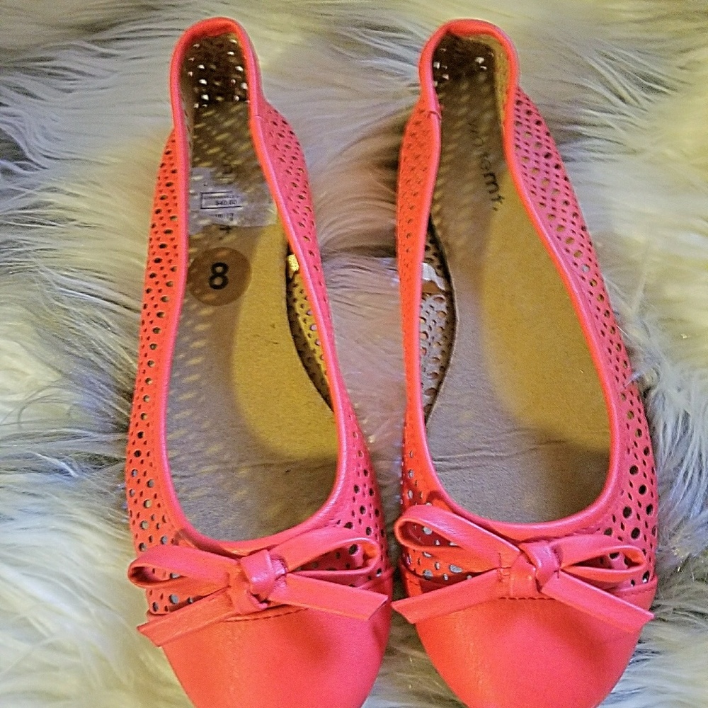 White mt. Ballet flat